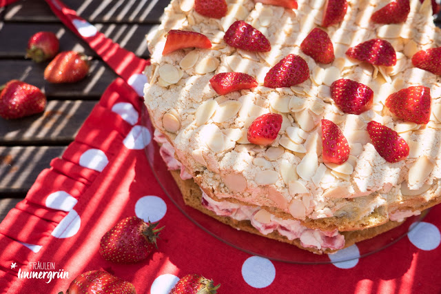 Erdbeer-Sahne-Baiser-Torte