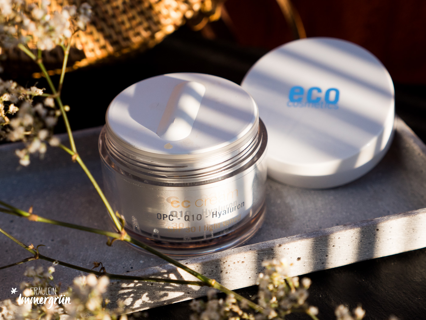 Eco Cosmetics CC Cream mit SPF 30 in Light Toned mit OPC, Q10 und Hyaluron