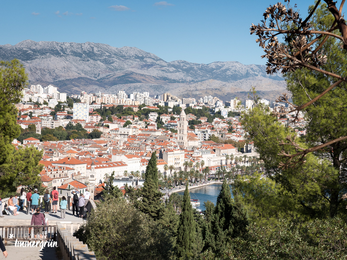 Dalmatien in Kroatien: Urlaub an der dalmatinischen Küste in der Nebensaison – Split, Blick vom Park Sustipan - die grüne Oase auf der Halbinsel Marjan